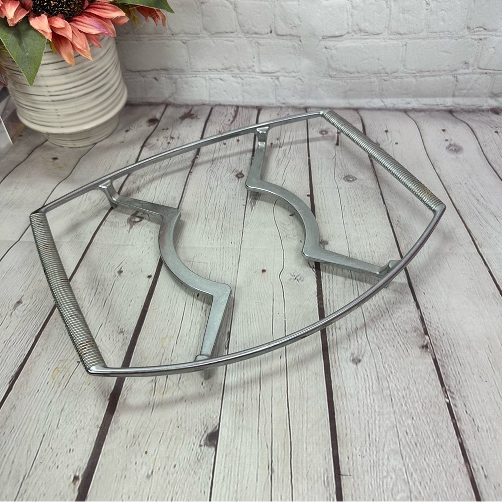 vtg corningware metal trivet serving cradle p 16 M Silver color